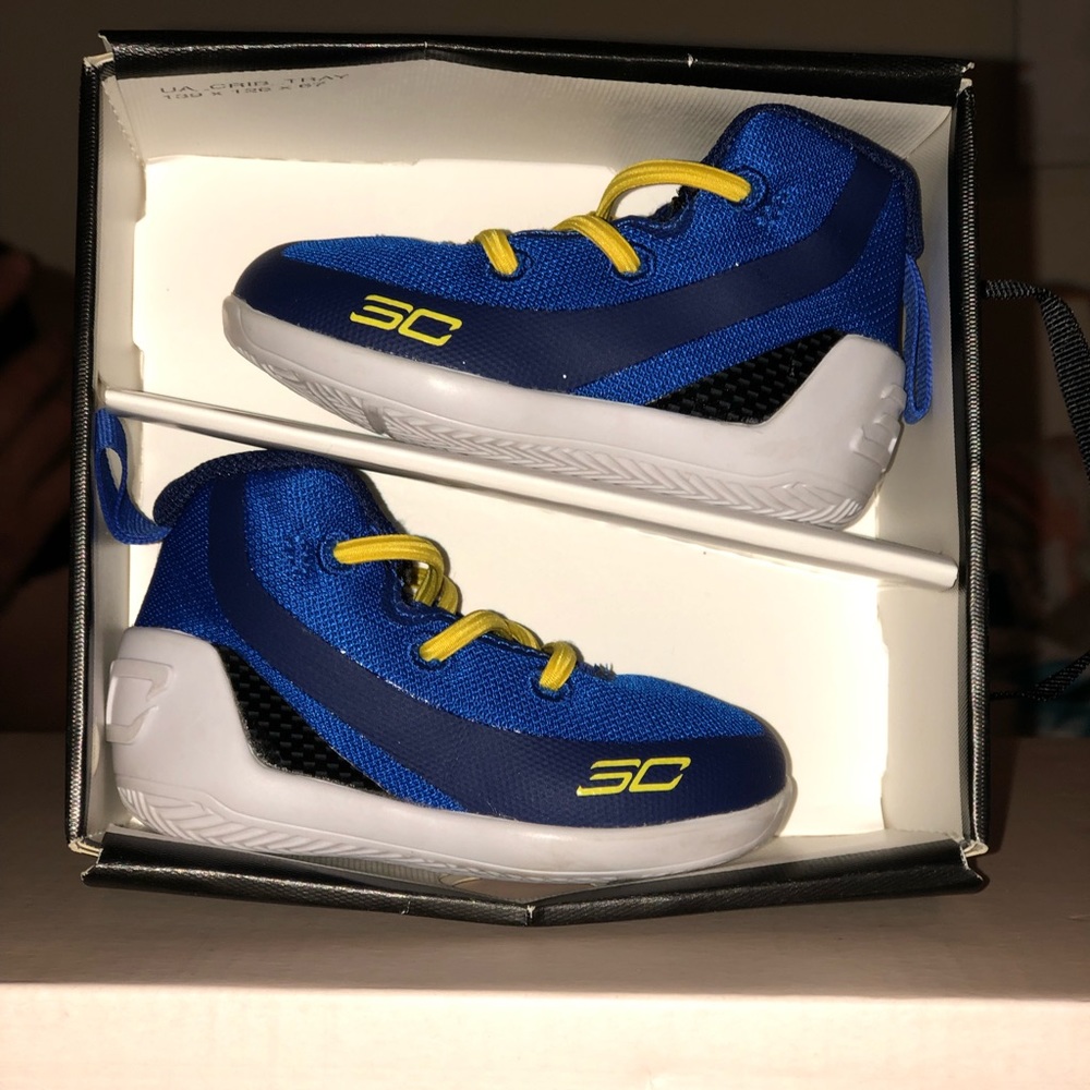 Size 2K infant under Armour  Curry 3C